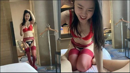 瓜友投稿，四川成都约了红丝少妇开房母狗调教，自带自慰器良家少妇舔脚吃鸡毒龙钻堪比莞式服务